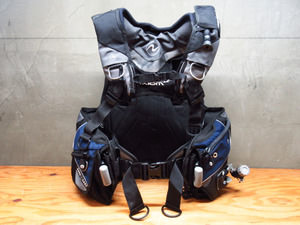 アクアラング サイズ MD BCジャケット ベスト AXIOM i3 ダイビング用品 ブラック×ネイビー Aqualung