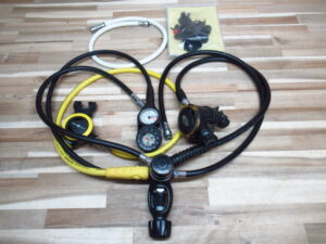 AQUA LUNG アクアラング レギュレーター LEGEND ダイビング用品 中圧ホース 付属品 説明書付き